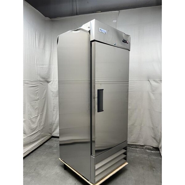 Scratch and Dent Avantco A-23R-HC 29" Solid Door Reach-In Refrigerator