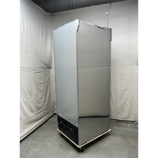 Scratch and Dent Avantco A-23R-HC 29" Solid Door Reach-In Refrigerator