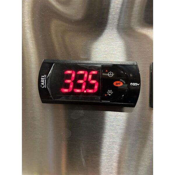 Scratch and Dent Avantco A-23R-HC 29" Solid Door Reach-In Refrigerator