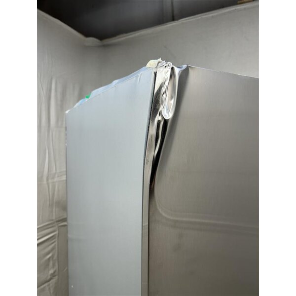 Scratch and Dent Avantco A-23R-HC 29" Solid Door Reach-In Refrigerator