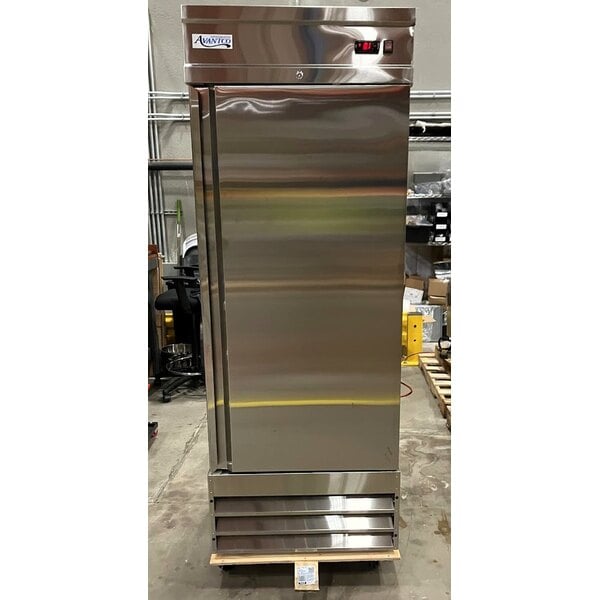 Scratch and Dent Avantco SS-1F-HC 29" Stainless Steel Solid Door Reach-In Freezer