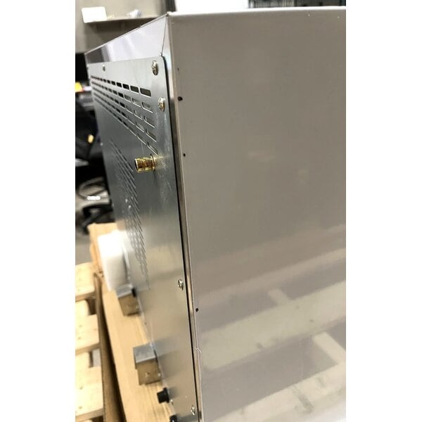 Scratch and Dent Avantco CO-28M Half Size Countertop Convection Oven, 2.3 cu. ft. - 208/240V, 2100/2800W