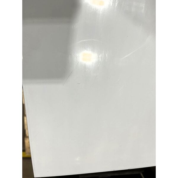 Scratch and Dent Avantco CO-28M Half Size Countertop Convection Oven, 2.3 cu. ft. - 208/240V, 2100/2800W