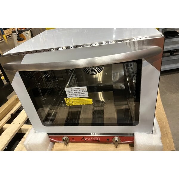 Scratch and Dent Avantco CO-28M Half Size Countertop Convection Oven, 2.3 cu. ft. - 208/240V, 2100/2800W
