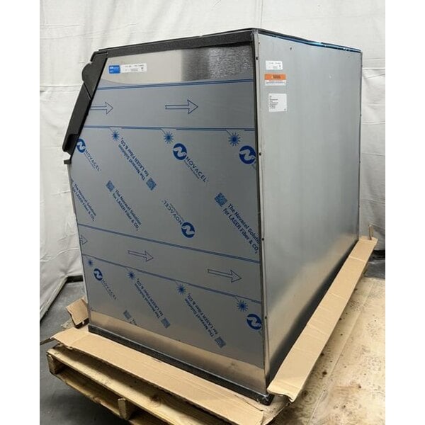 Scratch and Dent Manitowoc IDT1500A Indigo NXT 48" Air Cooled Cube Ice Machine with Bin - 208-230V, 1 Phase, 1668 lb.