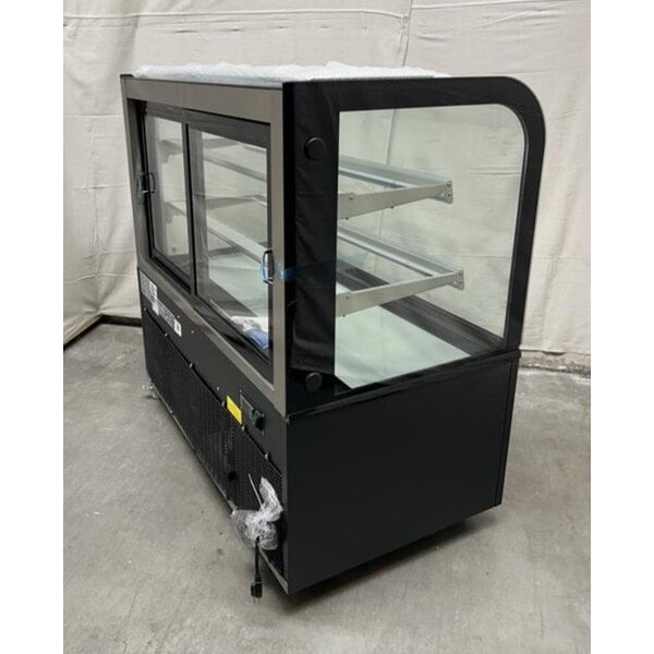 Scratch and Dent Avantco BC-48-HC 48" Curved Glass Black Refrigerated Bakery Display Case