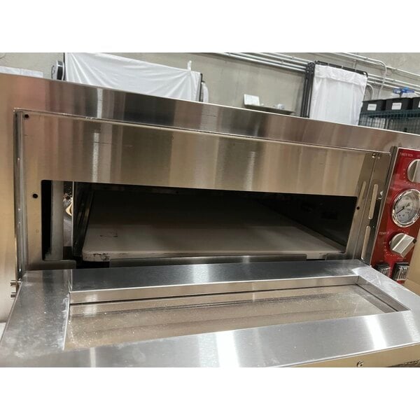 Scratch and Dent Avantco DPO-18-S Single Deck Countertop Pizza/Bakery Oven - 1700W, 120V