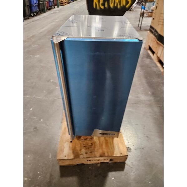 Scratch and Dent Hoshizaki AM-50BAK-AD 14 7/8" ADA Compliant Air Cooled Undercounter Top Hat Cube Ice Machine with 27 lb. Bin - 54 lb.