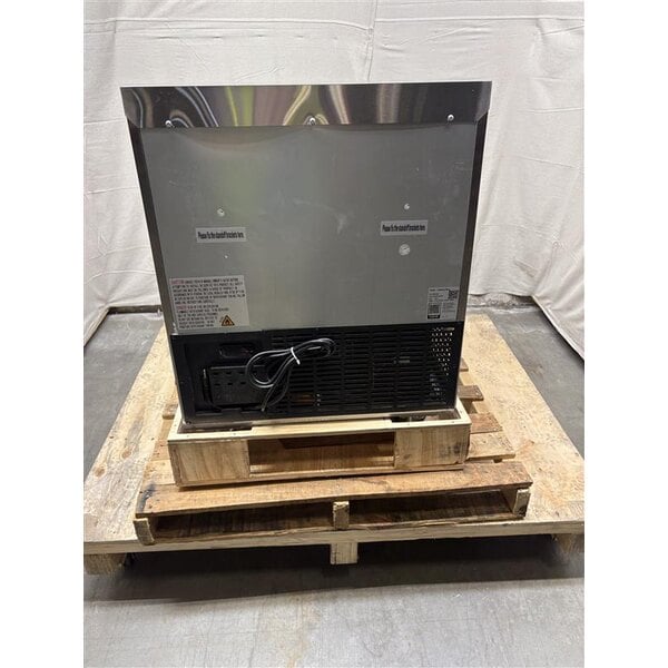Scratch and Dent Avantco SS-UC-27R-HC 27" Undercounter Refrigerator