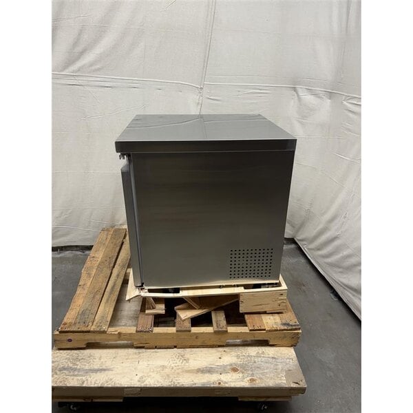 Scratch and Dent Avantco SS-UC-27R-HC 27" Undercounter Refrigerator