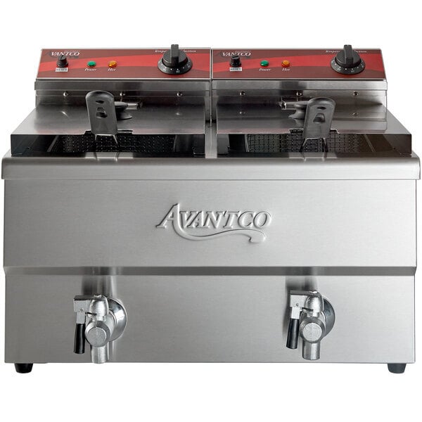 Scratch and Dent Avantco F202 30 lb. Dual Tank Medium-Duty Electric Countertop Fryer - 208-240V, 5400/7200W