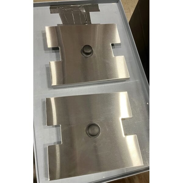 Scratch and Dent Avantco F202 30 lb. Dual Tank Medium-Duty Electric Countertop Fryer - 208-240V, 5400/7200W