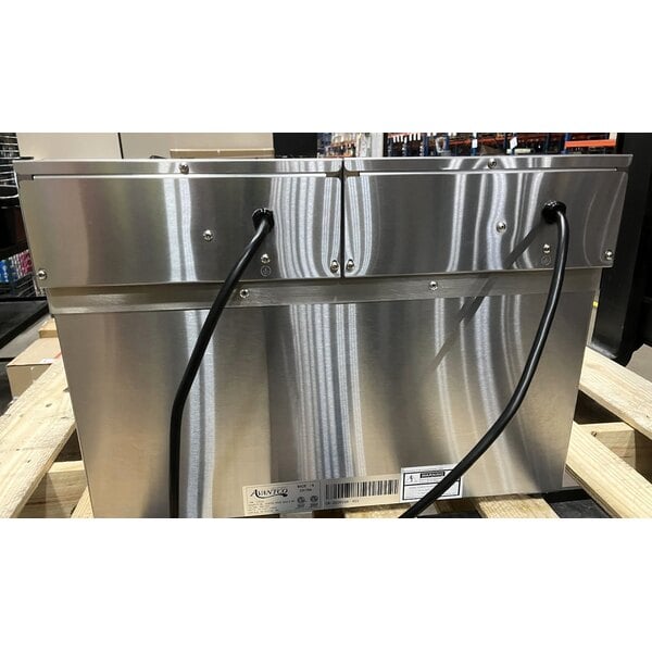 Scratch and Dent Avantco F202 30 lb. Dual Tank Medium-Duty Electric Countertop Fryer - 208-240V, 5400/7200W