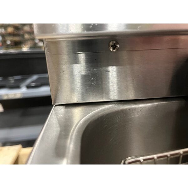 Scratch and Dent Avantco F202 30 lb. Dual Tank Medium-Duty Electric Countertop Fryer - 208-240V, 5400/7200W