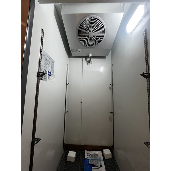 Scratch and Dent Avantco A-23R-HC 29" Solid Door Reach-In Refrigerator