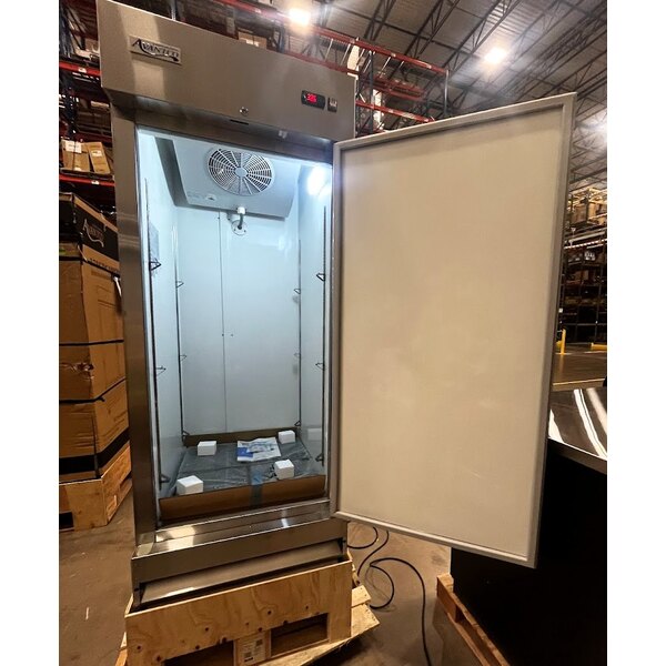 Scratch and Dent Avantco A-23R-HC 29" Solid Door Reach-In Refrigerator