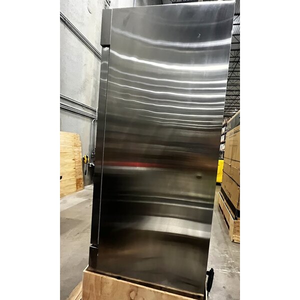 Scratch and Dent Avantco A-23R-HC 29" Solid Door Reach-In Refrigerator