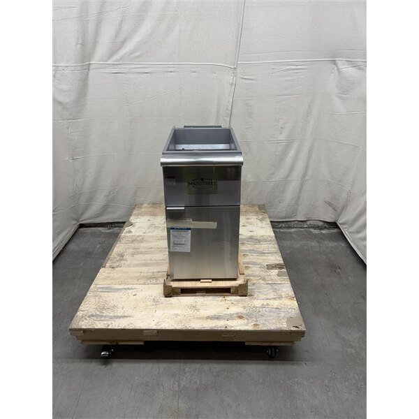 Scratch and Dent MainStreet Equipment Natural Gas 40 lb. Stainless Steel Floor Fryer - 90,000 BTU