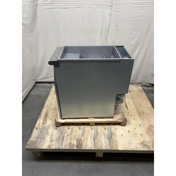 Scratch and Dent MainStreet Equipment Natural Gas 40 lb. Stainless Steel Floor Fryer - 90,000 BTU