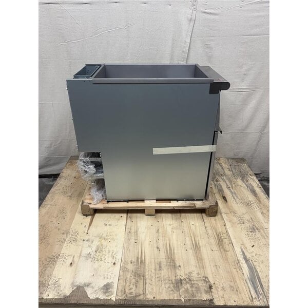 Scratch and Dent MainStreet Equipment Natural Gas 40 lb. Stainless Steel Floor Fryer - 90,000 BTU