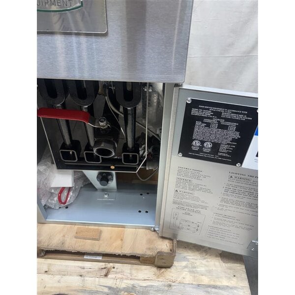 Scratch and Dent MainStreet Equipment Natural Gas 40 lb. Stainless Steel Floor Fryer - 90,000 BTU