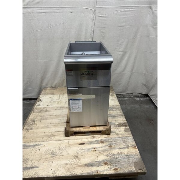 Scratch and Dent MainStreet Equipment Natural Gas 40 lb. Stainless Steel Floor Fryer - 90,000 BTU