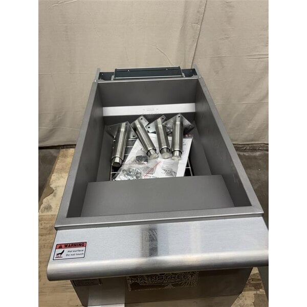 Scratch and Dent MainStreet Equipment Natural Gas 40 lb. Stainless Steel Floor Fryer - 90,000 BTU