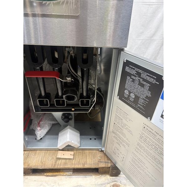 Scratch and Dent MainStreet Equipment Natural Gas 40 lb. Stainless Steel Floor Fryer - 90,000 BTU