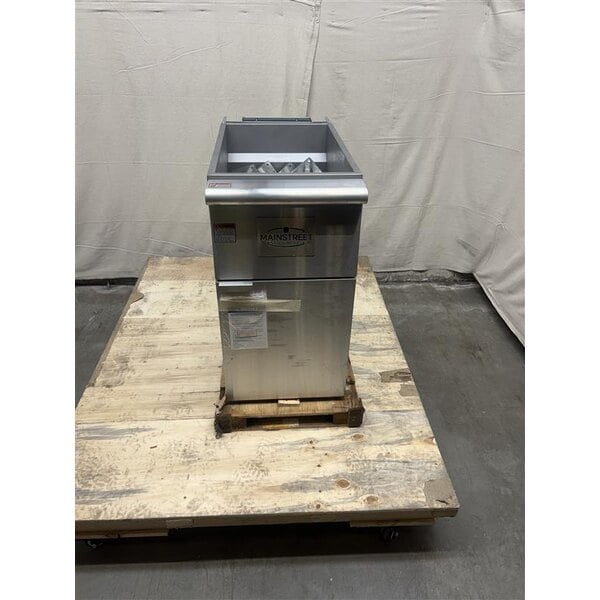 Scratch and Dent MainStreet Equipment Natural Gas 40 lb. Stainless Steel Floor Fryer - 90,000 BTU