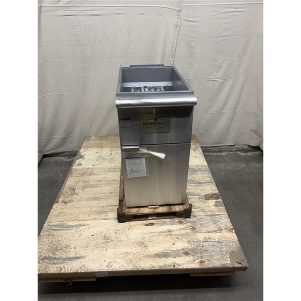 Scratch and Dent MainStreet Equipment Natural Gas 40 lb. Stainless Steel Floor Fryer - 90,000 BTU