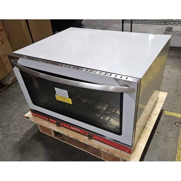 Scratch and Dent Avantco CO-38M Full Size Countertop Convection Oven, 4.4 cu. ft. - 208/240V, 3,500/4,600W