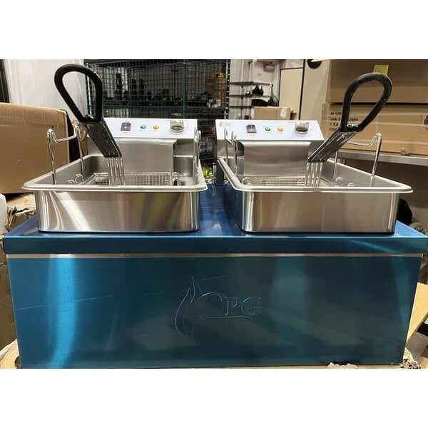 Scratch and Dent Cooking Performance Group EF302 30 lb. Dual Tank Heavy-Duty Electric Countertop Fryer - 208/240V, 8400/11,000W