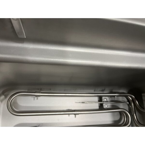 Scratch and Dent Cooking Performance Group EF302 30 lb. Dual Tank Heavy-Duty Electric Countertop Fryer - 208/240V, 8400/11,000W