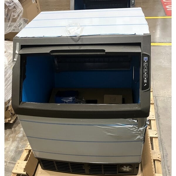 Scratch and Dent Manitowoc UDP0240W-161B NEO 26" Water Cooled Undercounter Full Size Cube Ice Machine with 90 lb. Bin - 115V, 240 lb.