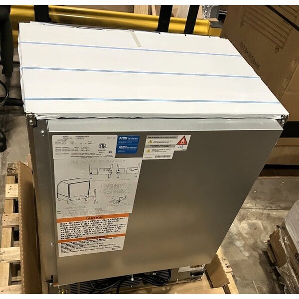 Scratch and Dent Manitowoc UDP0240W-161B NEO 26" Water Cooled Undercounter Full Size Cube Ice Machine with 90 lb. Bin - 115V, 240 lb.