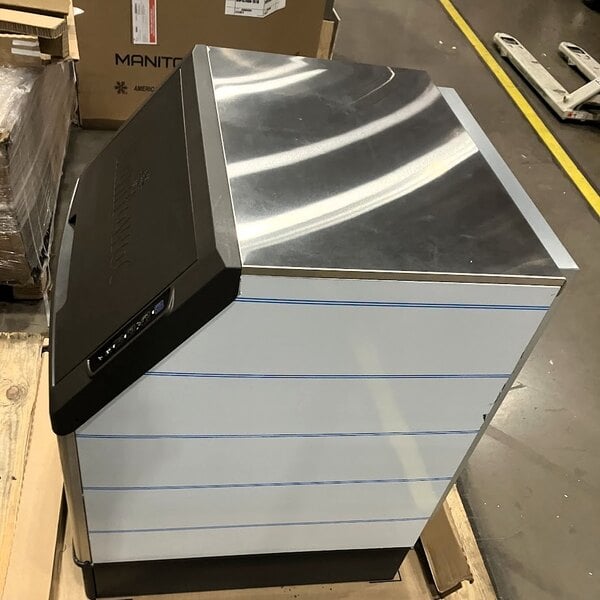 Scratch and Dent Manitowoc UDP0240W-161B NEO 26" Water Cooled Undercounter Full Size Cube Ice Machine with 90 lb. Bin - 115V, 240 lb.