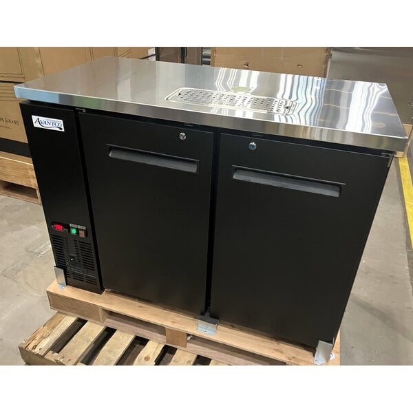 Scratch and Dent Avantco UDD-48-HC Double Tap Kegerator Beer Dispenser - Black, (2) 1/2 Keg Capacity