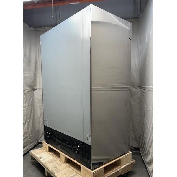 Scratch and Dent Avantco A-49R-HC 54" Solid Door Reach-In Refrigerator