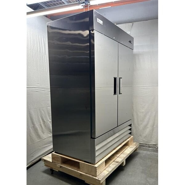 Scratch and Dent Avantco A-49R-HC 54" Solid Door Reach-In Refrigerator