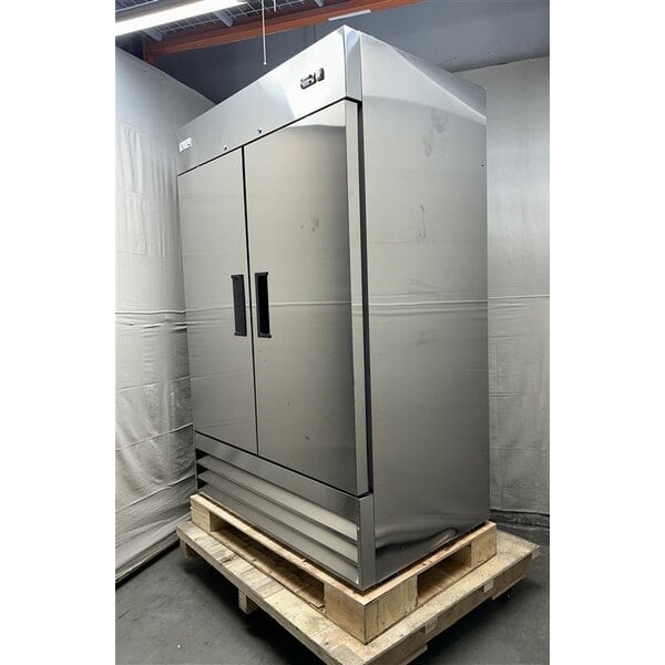 Scratch and Dent Avantco A-49R-HC 54" Solid Door Reach-In Refrigerator