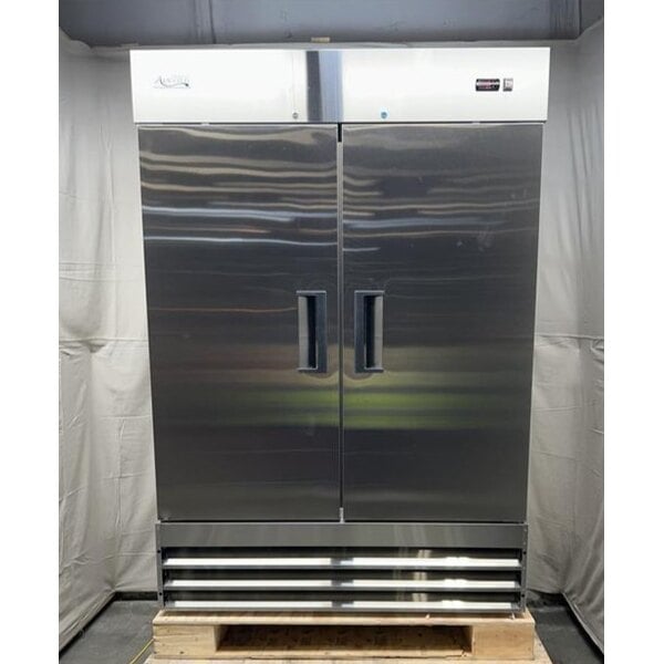 Scratch and Dent Avantco A-49R-HC 54" Solid Door Reach-In Refrigerator