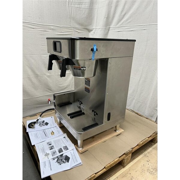 Scratch and Dent Bunn 53600.0100 ICB Twin SH Platinum Edition Infusion Series Black / Silver Twin Automatic Coffee Brewer with Wireless Server Monitoring - 120/240V, 6000W