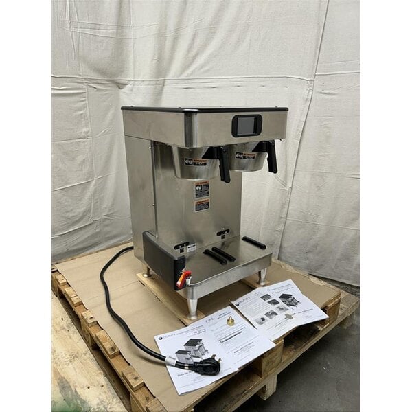 Scratch and Dent Bunn 53600.0100 ICB Twin SH Platinum Edition Infusion Series Black / Silver Twin Automatic Coffee Brewer with Wireless Server Monitoring - 120/240V, 6000W