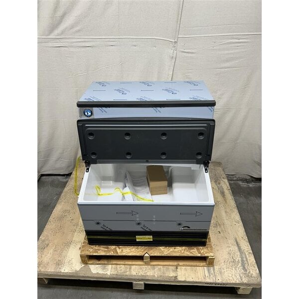 Scratch and Dent Hoshizaki KM-301BAK KM Edge 30" ADA Compliant Air-Cooled Undercounter Crescent Cube Ice Machine with Bin - 285 lb.
