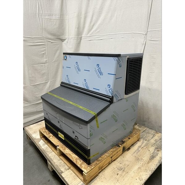 Scratch and Dent Hoshizaki KM-301BAK KM Edge 30" ADA Compliant Air-Cooled Undercounter Crescent Cube Ice Machine with Bin - 285 lb.