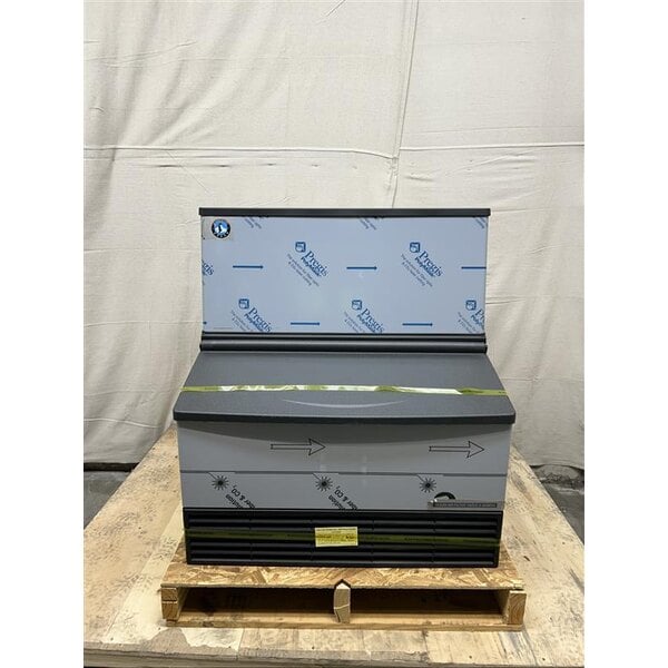 Scratch and Dent Hoshizaki KM-301BAK KM Edge 30" ADA Compliant Air-Cooled Undercounter Crescent Cube Ice Machine with Bin - 285 lb.
