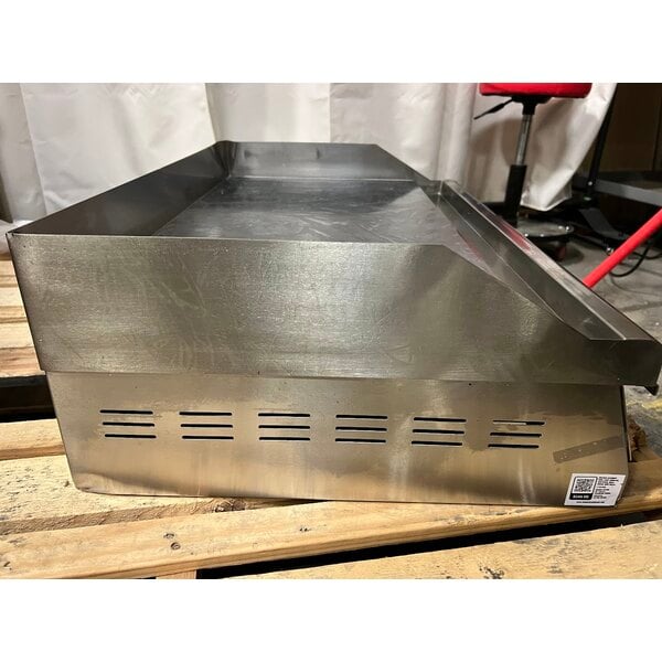 Scratch and Dent Avantco EG30N 30" Electric Countertop Griddle - 208/240V, 3375W-4500W