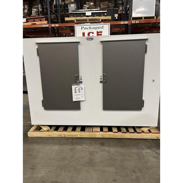 Scratch and Dent Leer 100AS-R290 94" Outdoor Auto Defrost Ice Merchandiser with Straight Front and Galvanized Steel Doors