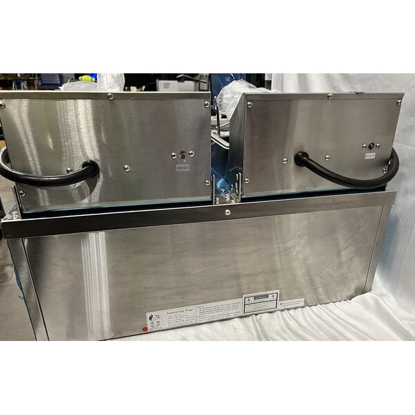 Scratch and Dent Cooking Performance Group EF302 30 lb. Dual Tank Heavy-Duty Electric Countertop Fryer - 208/240V, 8400/11,000W