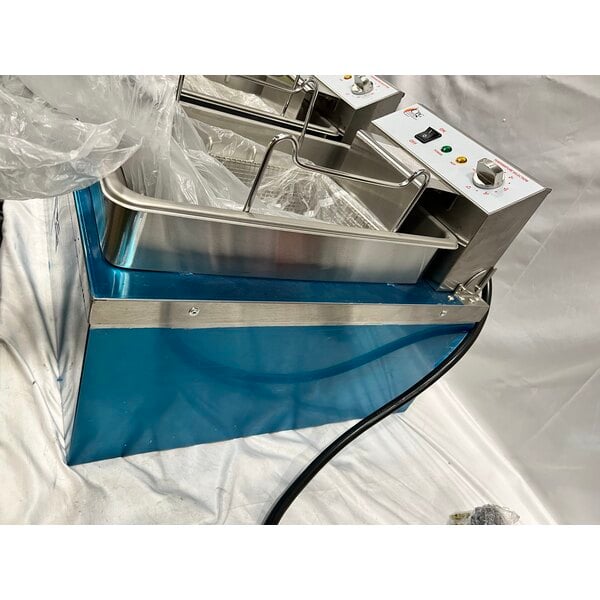 Scratch and Dent Cooking Performance Group EF302 30 lb. Dual Tank Heavy-Duty Electric Countertop Fryer - 208/240V, 8400/11,000W